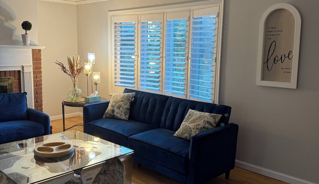 Charming 2‑Bedroom Townhome in the Heart of Roswell