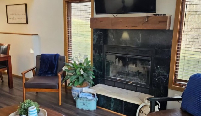Charming 2-bedroom townhome with beautiful view in Galena Territories!