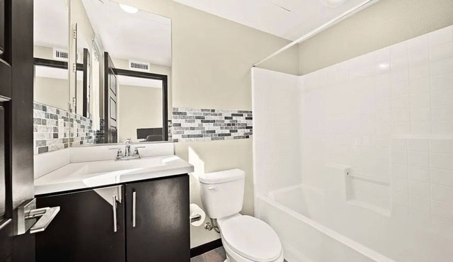 Charming 2-bedroom townhome with AC, WiFi in Great Park Irvine