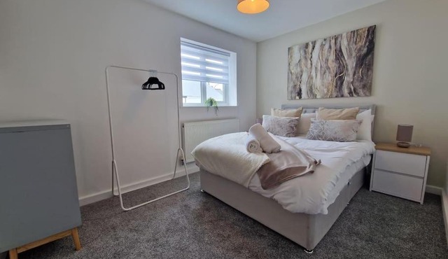 Charming 2 BedRoom Tredegar Gem. Sleeps 4