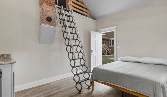 Charming 2-bedroom studio with WiFi, AC in the heart of downtown Bartlesville