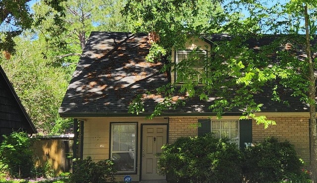 Charming 2-bedroom home with fenced yard sleeps 6 in Baton Rouge near Tigerland