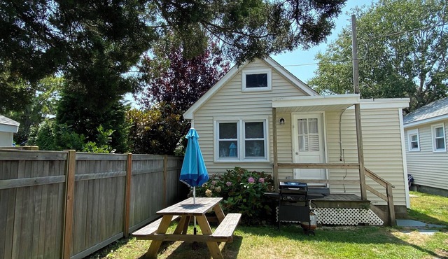 Charming 2-bedroom cottage in delightful Beach Haven