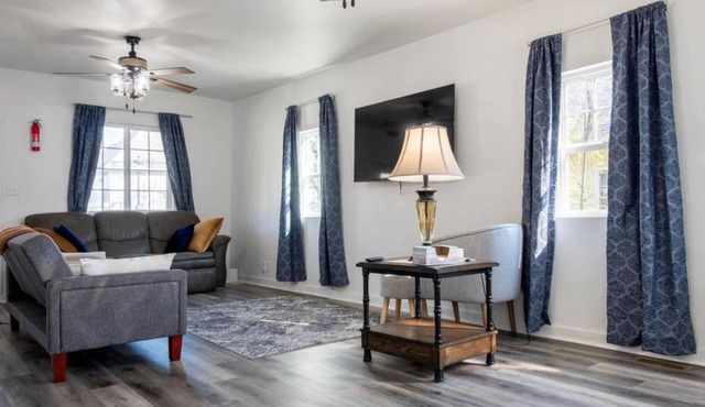 Charming 2-bedroom house with AC, WiFi in delightful Bloomington