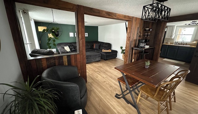 Charming 2-bedroom pet friendly house with hot tub and fire pit in Breckenridge