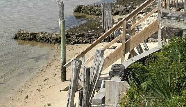 Charming 2-bedroom house right next to beach in gorgeous cape Charles