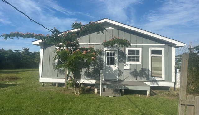 Charming 2-bedroom house with private beach access in peaceful Cedar Island