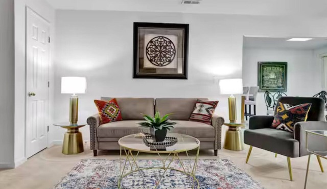 Charming 2-bedroom house with WiFi, AC in Center Point