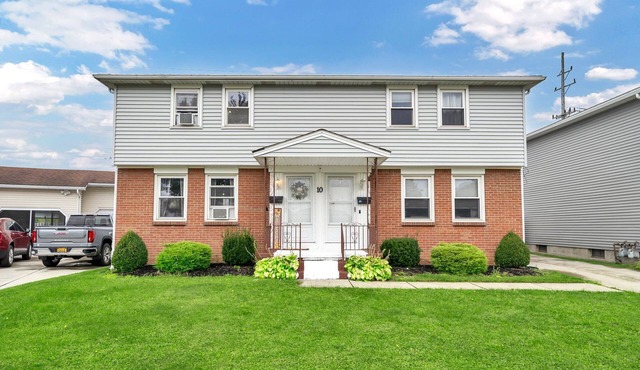 Charming 2-bedroom apartment near airport in peaceful Cheektowaga