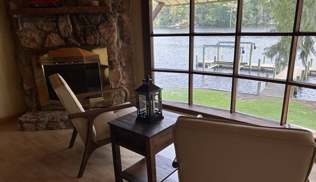 Charming 2-bedroom Waterfront House with private boat slip on Blount's Creek