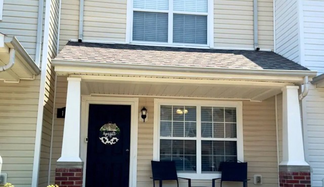 Charming 2-bedroom condo with AC and WiFi in welcoming Clarksville