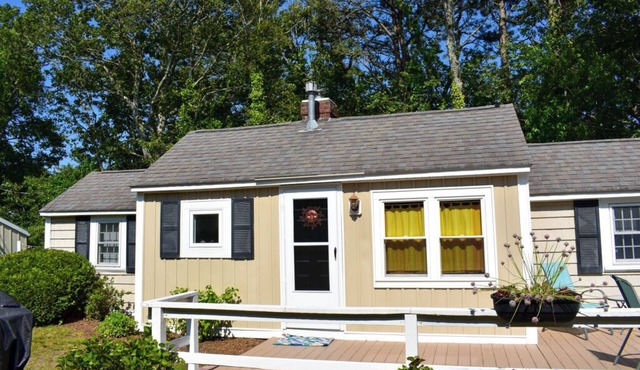 Charming 2-Bedroom Cottage Just 2/10 Mile from Sea Street Beach!