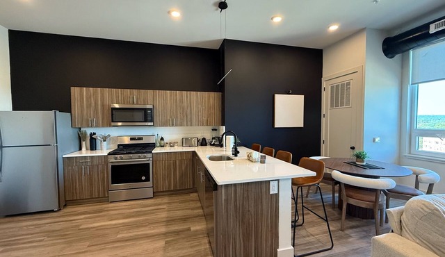 Charming 2-bedroom apartment in East Orange with AC
