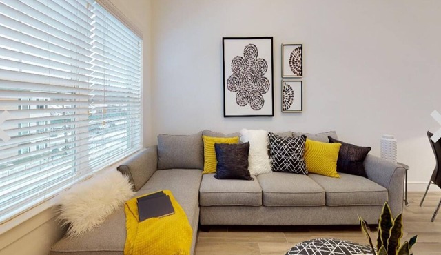 Charming 2-bedroom apartment close to Ryder Cup in Farmingdale with Parking