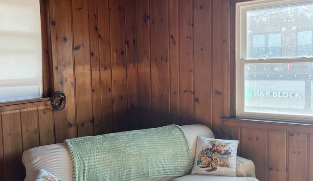 Charming 2-bedroom, 1-bath apartment just blocks from Waldorf University.