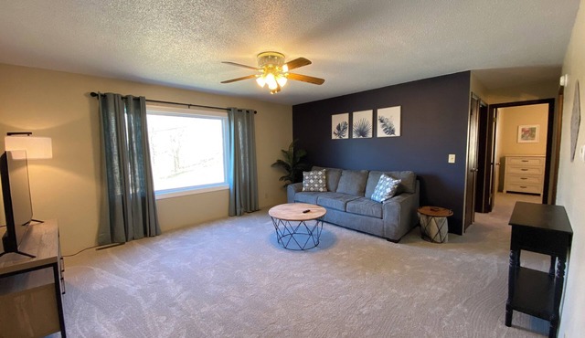 Charming 2-bedroom condo in Fort Madison with WiFi, garage & in-unit laundry