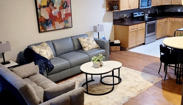 Charming 2-bedroom, 2.5 bath townhome in Gainesville - WiFi, AC, parking & more!