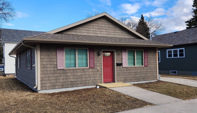 Charming 2-bedroom house in delightful Grand Forks with WiFi
