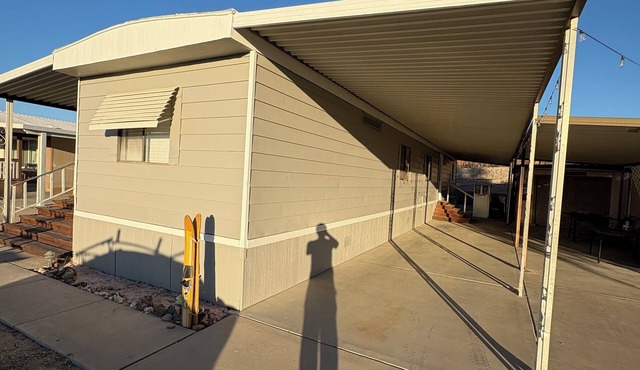 Charming 2-bedroom mobile home with WiFi and AC in Havasu Lake