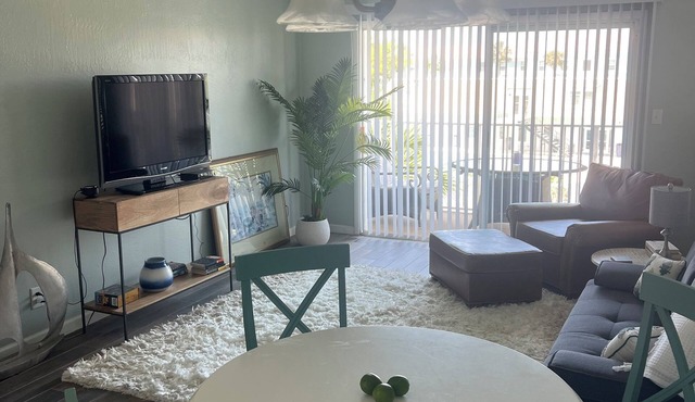 Charming 2 bedroom BeachClub condo in Indialantic. Includes washer/dryer in unit