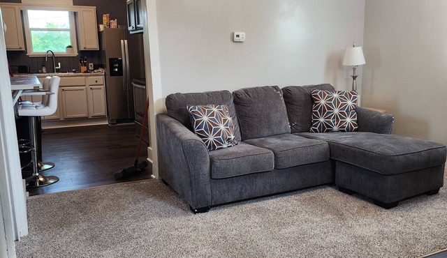 Charming 2-bedroom house with AC, WiFi close to Downtown Indianapolis