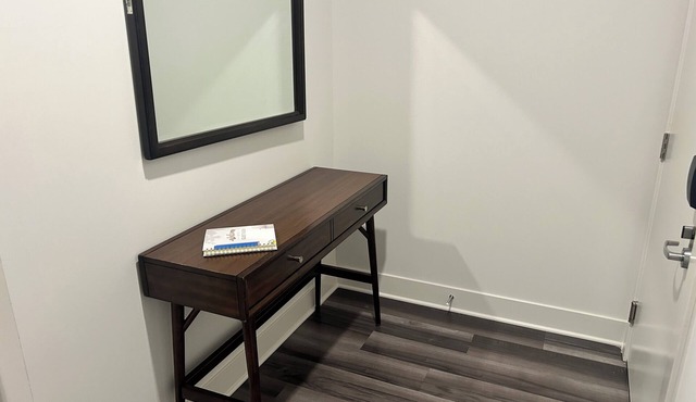 Charming 2-bedroom apartment in Indianapolis with AC, WiFi, fitness room