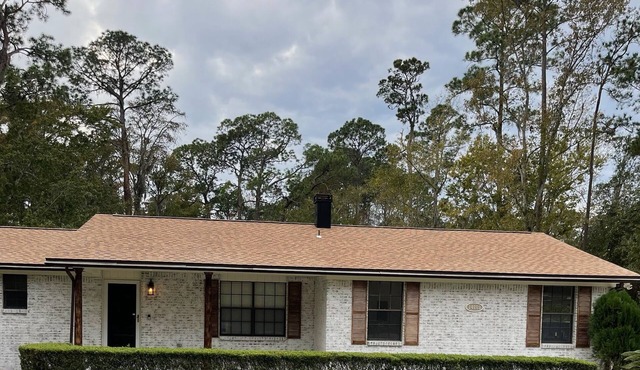 Charming 2 bedroom house next to famous restaurant and marina in Mandarin,Fl.