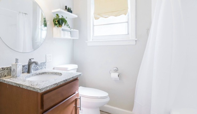 Charming 2-bedroom house in fantastic Jacksonville with WiFi, AC