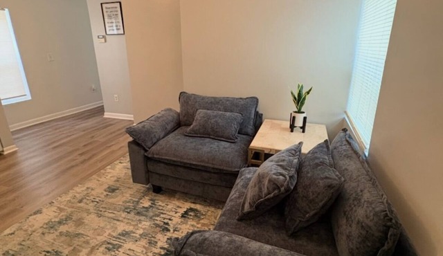 Charming 2-bedroom house 5 minutes from UF Health in sunny downtown Jacksonville