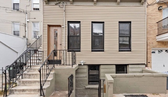 Charming 2-bedroom apartment in Jersey City & Minutes to NYC