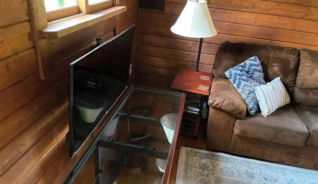 Charming 2-bedroom cabin in lovely Jersey Shore with AC