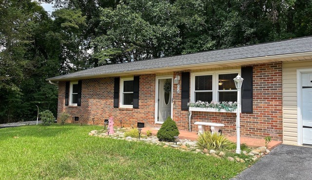 Charming 2 bedroom house with AC in Jonesborough