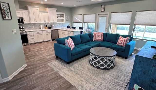 Charming 2-bedroom condo with WiFi and fitness room in Laguna Vista. Sleeps 6