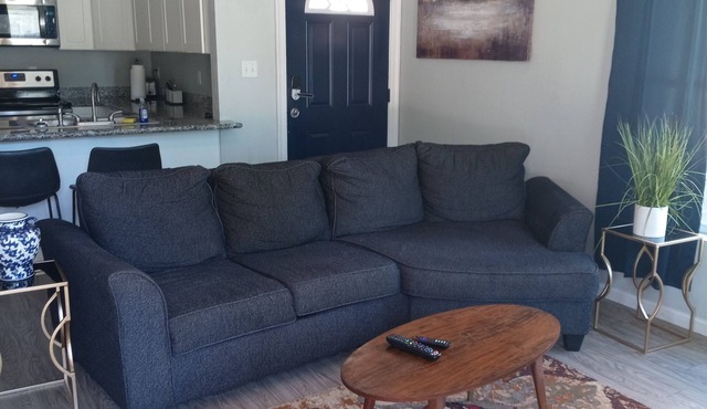 Charming 2-bedroom townhome with WiFi, AC in tranquil Lake Charles