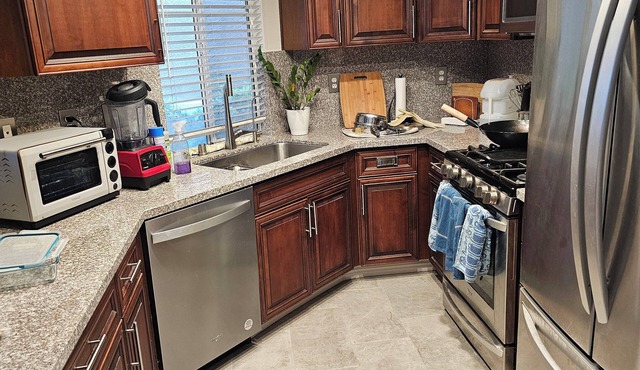 Charming 2-bedroom condo in beautiful Foothill Ranch.