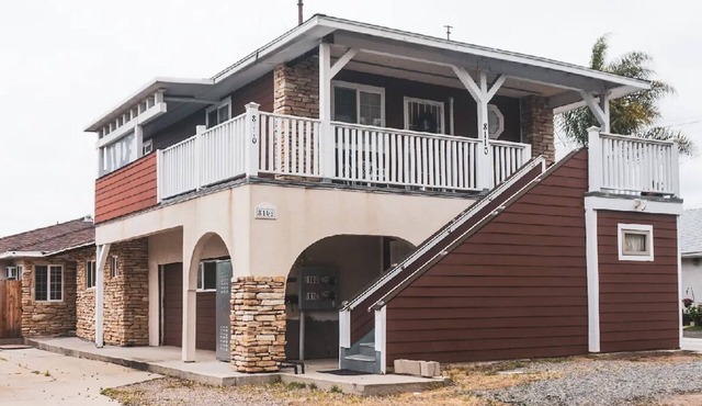 Charming 2-bedroom house with WiFi, AC home