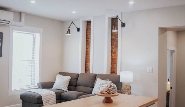 Charming 2-bedroom apartment with AC, WiFi in lovely Mifflinburg