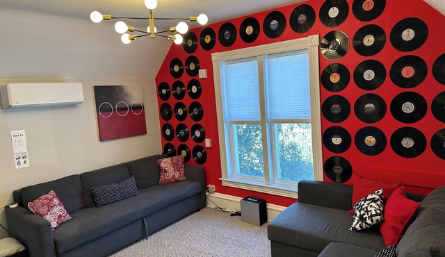 Charming 2-bedroom apartment in fabulous Minneapolis with AC, WiFi
