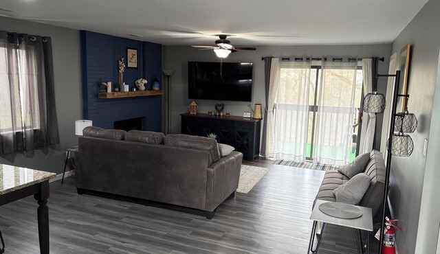 Charming 2-bedroom 2-bath condo with WiFi in Monroe City by Mark Twain Lake