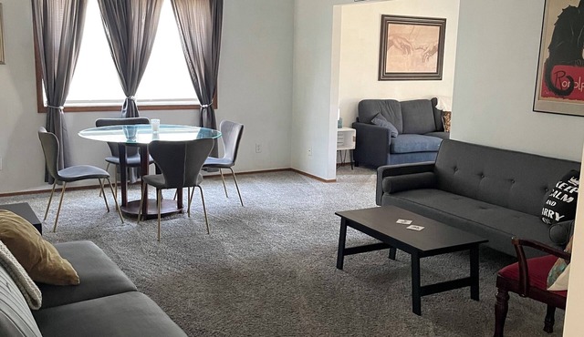 Charming 2-bedroom Condo with large driveway in Murphysboro sleeps up to10
