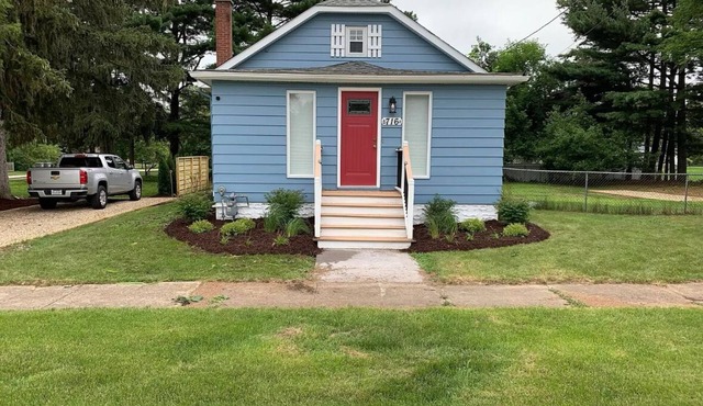 Charming 2-bedroom house in delightful New Buffalo with hot tub