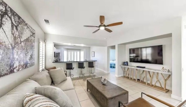 Charming 2-bedroom 2 full bath house, AC, Full Kitchen in fabulous Palm Desert