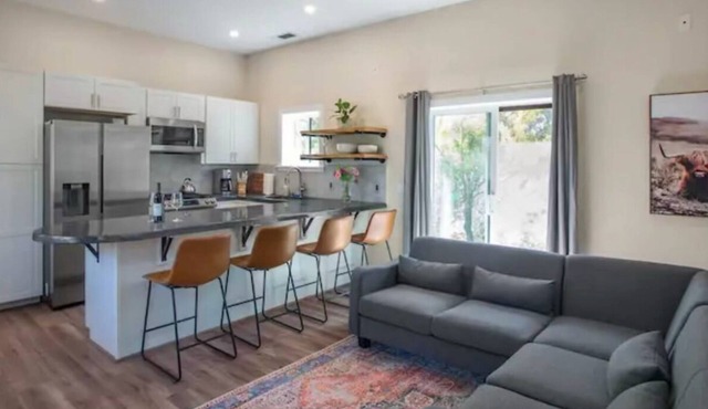 Charming 2-bedroom cottage in heart of Paso Robles Wine country.