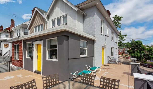 Charming 2-bedroom apartment in cool Philadelphia with WiFi, AC, washer & dryer