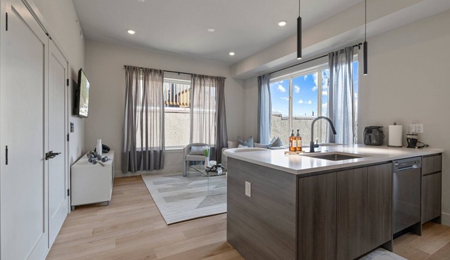 Charming 2-bedroom apartment with AC in University City Philadelphia