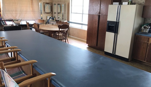 Charming 2-bedroom house with a beautiful view, WiFi, AC in Olivia