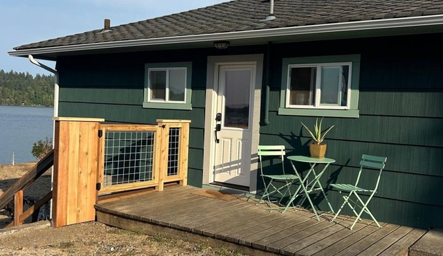 Charming 2-Bedroom Waterfront Cottage