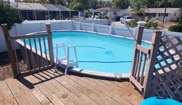Charming 2-bedroom specious pool house in pleasant Port Richey, feel home