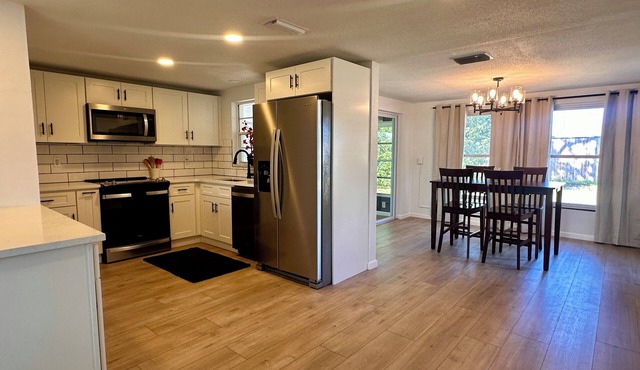 Charming 2-bedroom house in brilliant Port Richey with AC