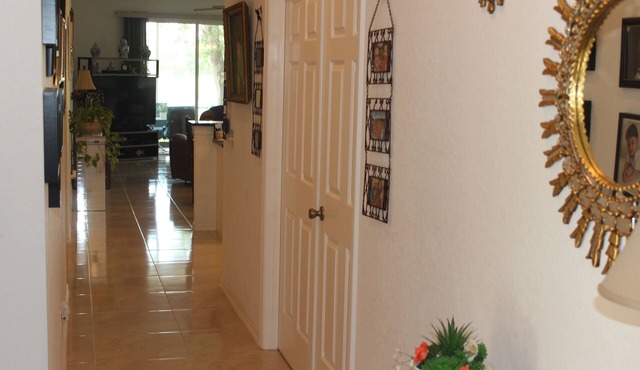 Charming 2-bedroom apartment | beautiful lake front with WiFi in Punta Gorda